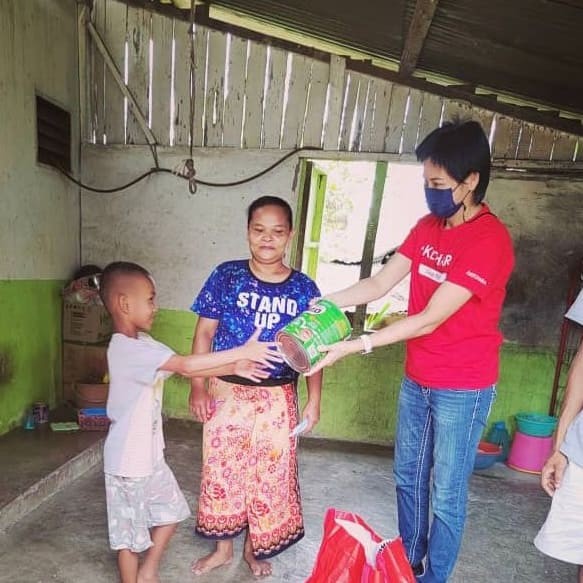 A KSK beneficiary family receiving food packs